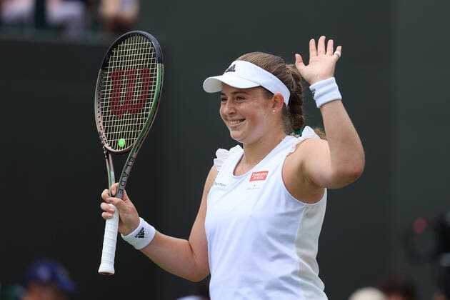 Tennis Wimbledon Tag 5 1. Juli 2022 Tennis Wimbledon Tag 5 Jelena Ostapenko LAT feiert den Sieg über Irina Camelia Begu ROU während ihres Dameneinzelspiels in der 3. Runde Foto Simon Stacpoole Offside London UK  Copyright: xSimonxStacpoolexOffside