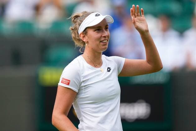 Mandatory Credit: Photo by Dave Shopland Shutterstock (13010735bt) Elise Mertens celebrates winning her third round match Wimbledon Tennis Championships, Day 5, The All England Lawn Tennis and Croquet Club, London, UK - 01 Jul 2022 Wimbledon Tennis Championships, Day 5, The All England Lawn Tennis and Croquet Club, London, UK - 01 Jul 2022  Copyright: xDavexShopland Shutterstockx 13010735bt