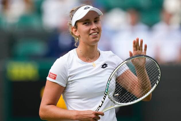 Mandatory Credit: Photo by Dave Shopland Shutterstock (13010735bv) Elise Mertens celebrates winning her third round match Wimbledon Tennis Championships, Day 5, The All England Lawn Tennis and Croquet Club, London, UK - 01 Jul 2022 Wimbledon Tennis Championships, Day 5, The All England Lawn Tennis and Croquet Club, London, UK - 01 Jul 2022  Copyright: xDavexShopland Shutterstockx 13010735bv
