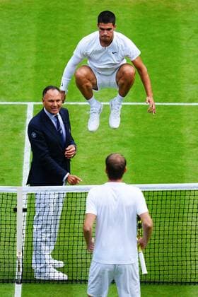 Mandatory Credit: Photo by Javier Garcia Shutterstock (13012399dh) Carlos Alcaraz jumps in the air during the coin toss before his third round match against Oscar Otte Wimbledon Tennis Championships, Day 5, The All England Lawn Tennis and Croquet Club, London, UK - 01 Jul 2022 Wimbledon Tennis Championships, Day 5, The All England Lawn Tennis and Croquet Club, London, UK - 01 Jul 2022  Copyright: xJavierxGarcia Shutterstockx 13012399dh