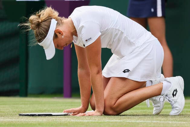 Belgian Elise Mertens reacts during a third round game in the women s singles tournament between Belgian Mertens (WTA30) and German Kerber (WTA19) at the 2022 Wimbledon grand slam tennis tournament at the All England Tennis Club, in south-west London, Britain, Friday 01 July 2022. BENOITxDOPPAGNE  x36926282x