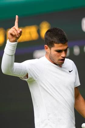 Mandatory Credit: Photo by Dave Shopland Shutterstock (13010735de) Carlos Alcaraz during his third round match Wimbledon Tennis Championships, Day 5, The All England Lawn Tennis and Croquet Club, London, UK - 01 Jul 2022 Wimbledon Tennis Championships, Day 5, The All England Lawn Tennis and Croquet Club, London, UK - 01 Jul 2022  Copyright: xDavexShopland Shutterstockx 13010735de
