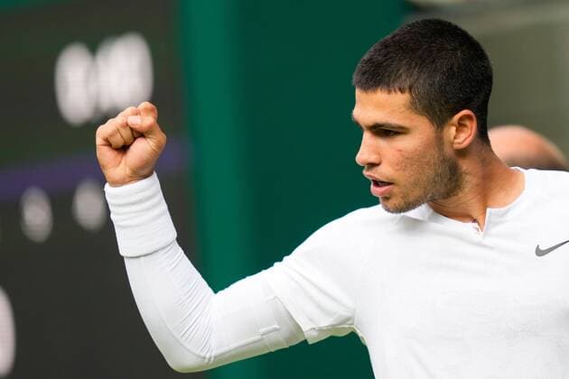 Mandatory Credit: Photo by Dave Shopland Shutterstock (13010735dd) Carlos Alcaraz during his third round match Wimbledon Tennis Championships, Day 5, The All England Lawn Tennis and Croquet Club, London, UK - 01 Jul 2022 Wimbledon Tennis Championships, Day 5, The All England Lawn Tennis and Croquet Club, London, UK - 01 Jul 2022  Copyright: xDavexShopland Shutterstockx 13010735dd