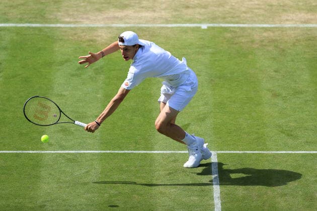 Tennis Wimbledon Tag 5 1. Juli 2022 Tennis Wimbledon Tag 5 Ugo Humbert FRA in Aktion gegen David Goffin BEL während ihres Herreneinzelspiels in der 3. Runde Foto Simon Stacpoole Offside London UK  Copyright: xSimonxStacpoolexOffside
