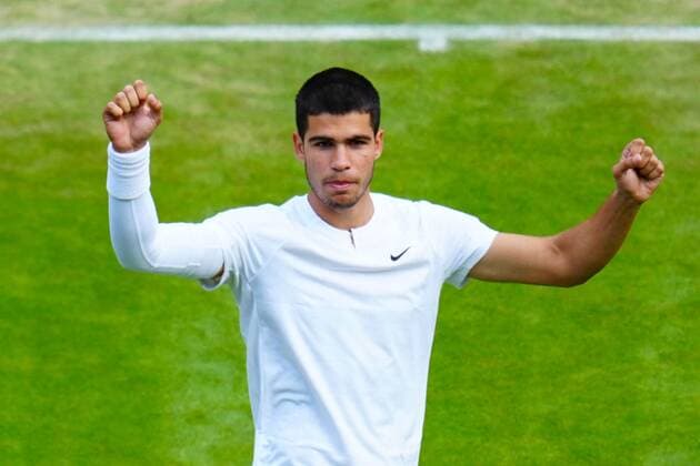 Mandatory Credit: Photo by Javier Garcia Shutterstock (13012399fl) Carlos Alcaraz celebrates victory in his third round match Wimbledon Tennis Championships, Day 5, The All England Lawn Tennis and Croquet Club, London, UK - 01 Jul 2022 Wimbledon Tennis Championships, Day 5, The All England Lawn Tennis and Croquet Club, London, UK - 01 Jul 2022  Copyright: xJavierxGarcia Shutterstockx 13012399fl