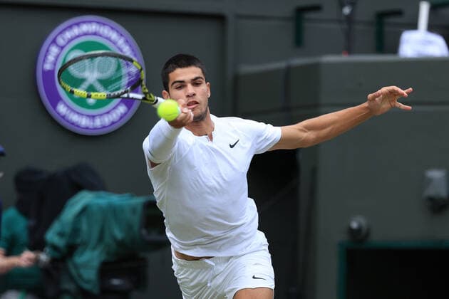 Tennis Wimbledon Tag 5 1. Juli 2022 Tennis Wimbledon Tag 5 Carlos Alcaraz ESP in Aktion gegen Oscar Otte GER während ihres Herreneinzelspiels in der dritten Runde Foto Simon Stacpoole Offside London UK  Copyright: xSimonxStacpoolexOffside