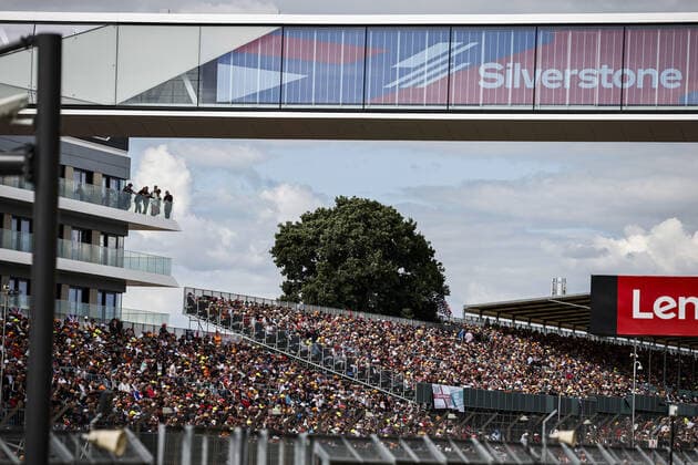 spectators, fans during the Formula 1 Lenovo British Grand Prix 2022, 10th round of the 2022 FIA Formula One World Championship, WM, Weltmeisterschaft on the Silverstone Circuit, from July 1 to 3, 2022 in Silverstone, United Kingdom - F1 - BRITISH GRAND PRIX 2022 DPPI Panoramic  00122024__R5_4765
