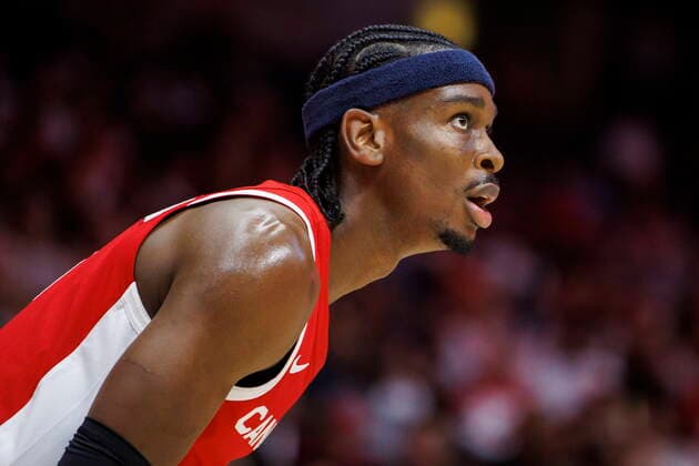 Basketball, WM Quali, Kanada - Dominikanische Republik July 1, 2022, Hamilton, ON, CANADA: Canada s Shai Gilgeous-Alexander (2) looks to the basket during first half FIBA international men s World Cup basketball qualifying action against Dominican Republic, in Hamilton, Ont., Friday, July 1, 2022. Canada News - July 1, 2022 - ZUMAc35_ 20220701_zaf_c35_194 Copyright: xColexBurstonx