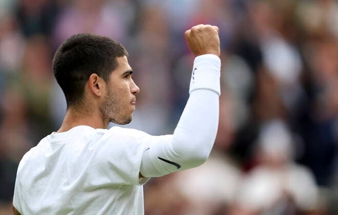 (220702) -- LONDON, July 2, 2022 -- Carlos Alcaraz celebrates after winning the men s singles third round match between Carlos Alcaraz of Spain and Oscar Otte of Germany at Wimbledon Tennis Championship in London, Britain, on July 1, 2022. ) (SP)BRITAIN-LONDON-TENNIS-WIMBLEDON-MEN S SINGLES HanxYan 