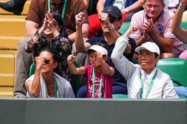 Mandatory Credit: Photo by Javier Garcia Shutterstock (13012408aa) The team of Harmony Tan celebrate during her third round match Wimbledon Tennis Championships, Day 6, The All England Lawn Tennis and Croquet Club, London, UK - 02 Jul 2022 Wimbledon Tennis Championships, Day 6, The All England Lawn Tennis and Croquet Club, London, UK - 02 Jul 2022  Copyright: xJavierxGarcia Shutterstockx 13012408aa