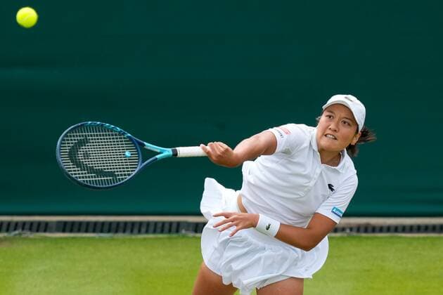 Mandatory Credit: Photo by Dave Shopland Shutterstock (13012402ai) Harmony Tan during her third round match Wimbledon Tennis Championships, Day 6, The All England Lawn Tennis and Croquet Club, London, UK - 02 Jul 2022 Wimbledon Tennis Championships, Day 6, The All England Lawn Tennis and Croquet Club, London, UK - 02 Jul 2022  Copyright: xDavexShopland Shutterstockx 13012402ai