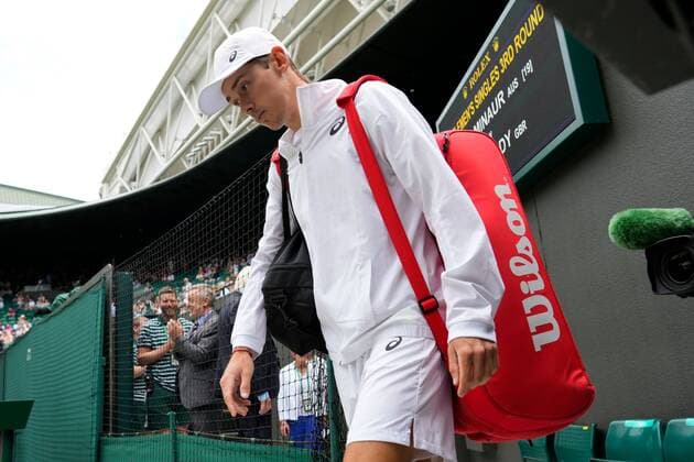 Mandatory Credit: Photo by Dave Shopland Shutterstock (13012402ap) Alex de Minaur walks onto number 1 court Wimbledon Tennis Championships, Day 6, The All England Lawn Tennis and Croquet Club, London, UK - 02 Jul 2022 Wimbledon Tennis Championships, Day 6, The All England Lawn Tennis and Croquet Club, London, UK - 02 Jul 2022  Copyright: xDavexShopland Shutterstockx 13012402ap
