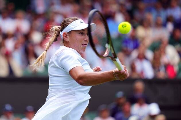 Mandatory Credit: Photo by Javier Garcia Shutterstock (13012408cl) Amanda Anisimova during her third round match Wimbledon Tennis Championships, Day 6, The All England Lawn Tennis and Croquet Club, London, UK - 02 Jul 2022 Wimbledon Tennis Championships, Day 6, The All England Lawn Tennis and Croquet Club, London, UK - 02 Jul 2022  Copyright: xJavierxGarcia Shutterstockx 13012408cl