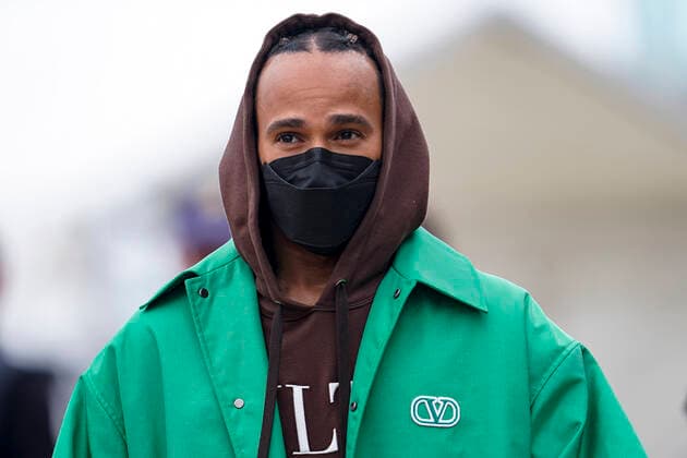 July 2, 2022, Towcester, Great Britain: LEWIS HAMILTON of Great Britain and Mercedes-AMG F1 Team arrives in the paddock ahead of the final practice session of the 2022 FIA Formula 1 British Grand Prix at Silverstone Circuit in Towcester, Great Britain. Towcester Great Britain - ZUMAg147 20220702_zap_g147_001 Copyright: xJamesxGasperottix