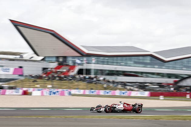 77 BOTTAS Valtteri (fin), Alfa Romeo F1 Team ORLEN C42, action during the Formula 1 Lenovo British Grand Prix 2022, 10th round of the 2022 FIA Formula One World Championship, WM, Weltmeisterschaft on the Silverstone Circuit, from July 1 to 3, 2022 in Silverstone, United Kingdom - F1 - BRITISH GRAND PRIX 2022 DPPI Panoramic  00122024__R5_5376