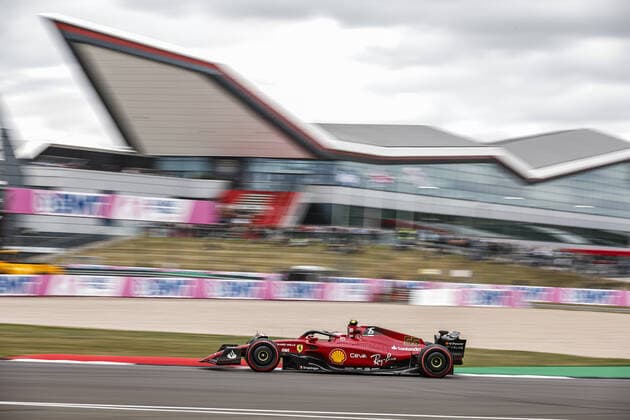 55 SAINZ Carlos (spa), Scuderia Ferrari F1-75, action during the Formula 1 Lenovo British Grand Prix 2022, 10th round of the 2022 FIA Formula One World Championship, WM, Weltmeisterschaft on the Silverstone Circuit, from July 1 to 3, 2022 in Silverstone, United Kingdom - F1 - BRITISH GRAND PRIX 2022 DPPI Panoramic  00122024__R5_5552