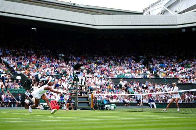 Mandatory Credit: Photo by Javier Garcia Shutterstock (13012408dt) Coco Gauff and Amanda Anisimova during their third round match Wimbledon Tennis Championships, Day 6, The All England Lawn Tennis and Croquet Club, London, UK - 02 Jul 2022 Wimbledon Tennis Championships, Day 6, The All England Lawn Tennis and Croquet Club, London, UK - 02 Jul 2022  Copyright: xJavierxGarcia Shutterstockx 13012408dt