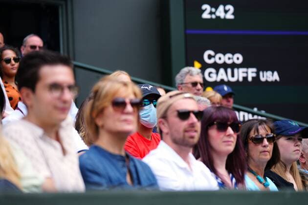 Mandatory Credit: Photo by Javier Garcia Shutterstock (13012408eo) A lone face mask wearer on Centre Court Wimbledon Tennis Championships, Day 6, The All England Lawn Tennis and Croquet Club, London, UK - 02 Jul 2022 Wimbledon Tennis Championships, Day 6, The All England Lawn Tennis and Croquet Club, London, UK - 02 Jul 2022  Copyright: xJavierxGarcia Shutterstockx 13012408eo