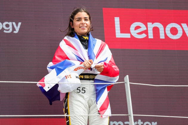 FORMULA 1 LENOVO BRITISH GRAND PRIX 2022, 02 2022 Jamie Chadwick celebrates winning the W Series during the FORMULA 1 LENOVO BRITISH GRAND PRIX at Silverstone Circuit, Silverstone, United Kingdom on 2 July 2022 Editorial Use Only Copyright: xPhilxDuncanx ESM-0555-0001