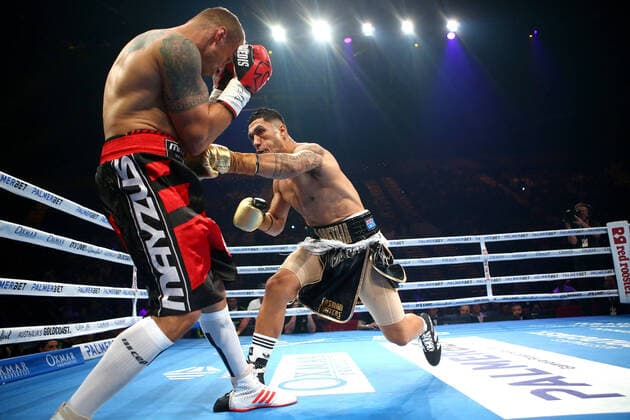 Bilder des Jahres 2022, Sport 07 Juli Sport Themen der Woche KW26 BOXING OPETAIA BRIEDIS, Mairis Briedis (left) fights Jai Opetaia during the world cruiserweight championship boxing match between Jai Opetaia and Mairis Briedis at the Gold Coast Convention Centre on the Gold Coast, Saturday, July 2, 2022. ( NO ARCHIVING, EDITORIAL USE ONLY, NO USE IN BOOKS WITHOUT CONSENT GOLD COAST QUEENSLAND AUSTRALIA  Copyright: xJONOxSEARLEx 20220703001675644468