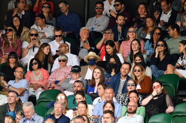 Mandatory Credit: Photo by James Veysey Shutterstock (13012407y) A lone face mask wearer on Centre Court Wimbledon Tennis Championships, Day 6, The All England Lawn Tennis and Croquet Club, London, UK - 02 Jul 2022 Wimbledon Tennis Championships, Day 6, The All England Lawn Tennis and Croquet Club, London, UK - 02 Jul 2022  Copyright: xJamesxVeysey Shutterstockx 13012407y