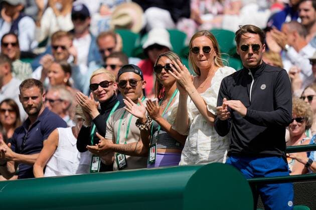 Mandatory Credit: Photo by Dave Shopland Shutterstock (13012402cm) The team of Liam Broady during his 3rd round match Wimbledon Tennis Championships, Day 6, The All England Lawn Tennis and Croquet Club, London, UK - 02 Jul 2022 Wimbledon Tennis Championships, Day 6, The All England Lawn Tennis and Croquet Club, London, UK - 02 Jul 2022  Copyright: xDavexShopland Shutterstockx 13012402cm