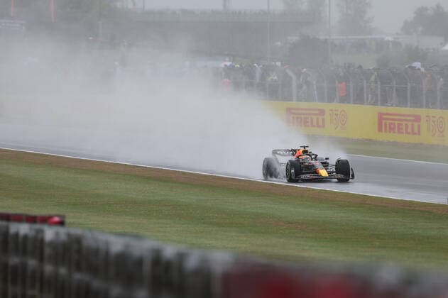 01 VERSTAPPEN Max (nld), Red Bull Racing RB18, action during the Formula 1 Lenovo British Grand Prix 2022, 10th round of the 2022 FIA Formula One World Championship, WM, Weltmeisterschaft on the Silverstone Circuit, from July 1 to 3, 2022 in Silverstone, United Kingdom - F1 - BRITISH GRAND PRIX 2022 DPPI Panoramic  GOOD9118