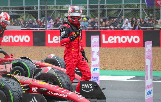 FORMULA 1 LENOVO BRITISH GRAND PRIX 2022, 02 2022 Carlos Sainz 55 (SPA), Scuderia Ferrari F1-75 celebrates pole position after qualifying during the FORMULA 1 LENOVO BRITISH GRAND PRIX at Silverstone Circuit, Silverstone, United Kingdom on 2 July 2022 Editorial Use Only Copyright: xPhilxDuncanx ESM-0555-0013