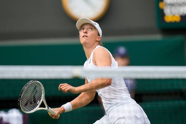 Mandatory Credit: Photo by Dave Shopland Shutterstock (13012402df) Iga Swiatek during her third round match Wimbledon Tennis Championships, Day 6, The All England Lawn Tennis and Croquet Club, London, UK - 02 Jul 2022 Wimbledon Tennis Championships, Day 6, The All England Lawn Tennis and Croquet Club, London, UK - 02 Jul 2022  Copyright: xDavexShopland Shutterstockx 13012402df