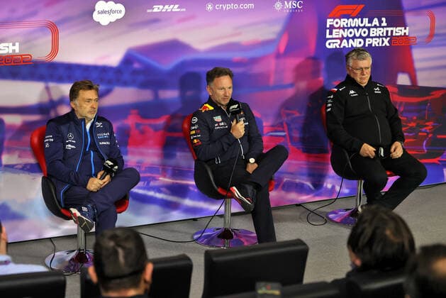 Jost Capito DEU, Williams Racing , Christian Horner GBR, Oracle Red Bull Racing , Otmar Szafnauer ROU, BWT Alpine F1 Team , F1 Grand Prix of Great Britain at Silverstone Circuit on July 2, 2022 in Silverstone, United Kingdom Photo by DPPI via HOCH ZWEI Silverstone United Kingdom
