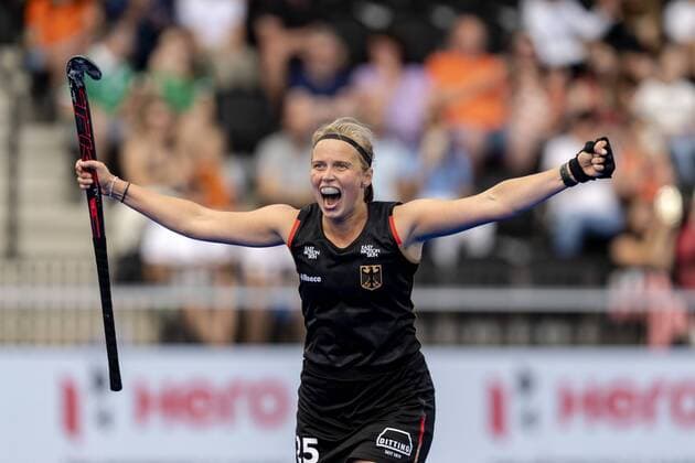 Bilder des Jahres 2022, Sport 07 Juli Sport Themen der Woche KW26 Sport Bilder des Tages AMSTERDAM - Viktoria Huse (Germany) cheers after the 3-1f match between Germany and Chile at the World Hockey Championships at Wagener Stadium, on July 2, 2022 in Amsterdam, Netherlands. ANP SANDER KING FIH Hockey Women s World Cup 2022 2022 xVIxANPxSportx xxANPxIVx *** AMSTERDAM Viktoria Huse Germany cheers after the 3 1f match between Germany and Chile at the World Hockey Championships at Wagener Stadium, on July 2, 2022 in Amsterdam, Netherlands ANP SANDER KING FIH Hockey Women s World Cup 2022 2022 xVIxANPxSportx xxANPxIVx 451244744 originalFilename: 451244744.jpg