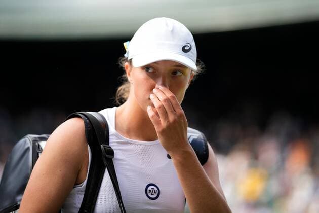 Mandatory Credit: Photo by Dave Shopland Shutterstock (13012402fl) Iga Swiatek walk off court after winning her 3rd round match Wimbledon Tennis Championships, Day 6, The All England Lawn Tennis and Croquet Club, London, UK - 02 Jul 2022 Wimbledon Tennis Championships, Day 6, The All England Lawn Tennis and Croquet Club, London, UK - 02 Jul 2022  Copyright: xDavexShopland Shutterstockx 13012402fl