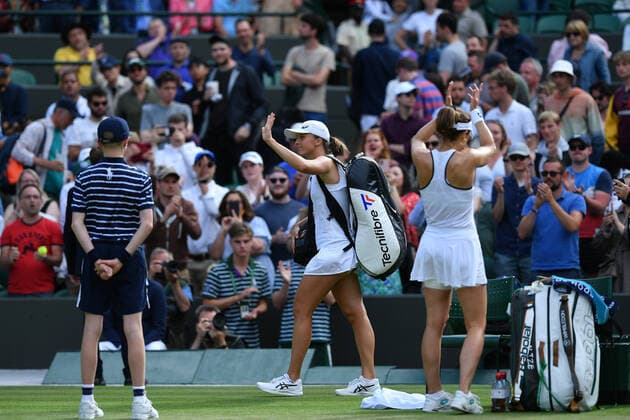 Sport Bilder des Tages Alize Cornet (Fra) defeated Iga Swiatek (Pol) TENNIS : Wimbledon 2022 : 02 07 2022 AntoineCouvercelle Panoramic 