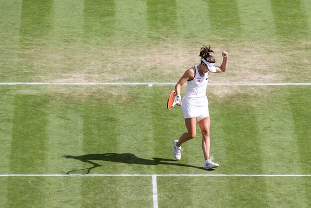 (220703) -- LONDON, July 3, 2022 -- Alize Cornet celebrates scoring during the women s singles third round match between Alize Cornet of France and Iga Swiatek of Poland at Wimbledon Tennis Championship in London, Britain, on July 2, 2022. ) (SP)BRITAIN-LONDON-TENNIS-WIMBLEDON-WOMEN S SINGLES HanxYan 