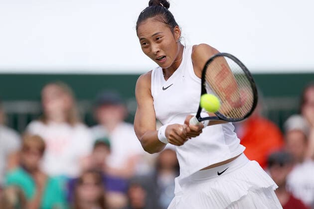 (220703) -- LONDON, July 3, 2022 -- Zheng Qinwen competes during the women s singles third round match between Zheng Qinwen of China and Elena Rybakina of Kazakhstan at Wimbledon Tennis Championship in London, Britain, on July 2, 2022. ) (SP)BRITAIN-LONDON-TENNIS-WIMBLEDON-WOMEN S SINGLES LixYing 
