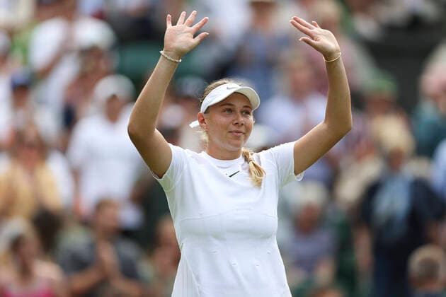 (220703) -- LONDON, July 3, 2022 -- Amanda Anisimova celebrates after winning the women s singles third round match between Amanda Anisimova and Coco Gauff of the United States at Wimbledon Tennis Championship in London, Britain, on July 2, 2022. ) (SP)BRITAIN-LONDON-TENNIS-WIMBLEDON-WOMEN S SINGLES HanxYan 