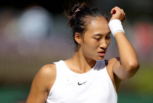 (220703) -- LONDON, July 3, 2022 -- Zheng Qinwen reacts during the women s singles third round match between Zheng Qinwen of China and Elena Rybakina of Kazakhstan at Wimbledon Tennis Championship in London, Britain, on July 2, 2022. ) (SP)BRITAIN-LONDON-TENNIS-WIMBLEDON-WOMEN S SINGLES LixYing 
