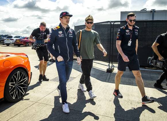 SILVERSTONE Max Verstappen Oracle Red Bull Racing and Pierre Gasly AlphaTauri ahead of the F1 Grand Prix of Great Britain at Silverstone on July 3, 2022 in Silverstone, England REMKO DE WAAL F1 Grand Prix of Great Britain 2022 xVIxANPxSportx xxANPxIVx 451270236 originalFilename: 451270236.jpg