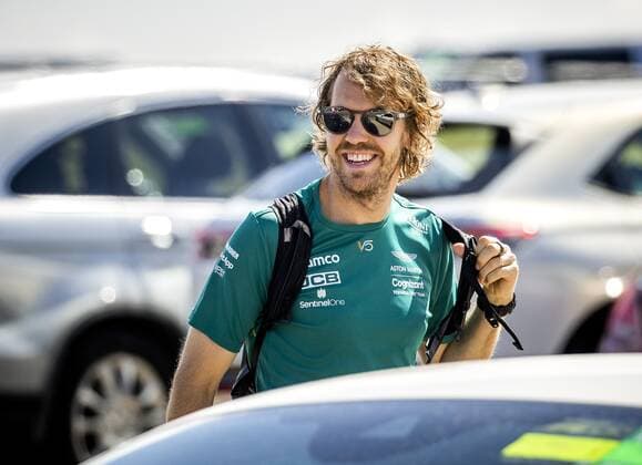 SILVERSTONE Sebastian Vettel Aston Martin ahead of the F1 Grand Prix of Great Britain at Silverstone on July 3, 2022 in Silverstone, England REMKO DE WAAL F1 Grand Prix of Great Britain 2022 xVIxANPxSportx xxANPxIVx 451270262 originalFilename: 451270262.jpg