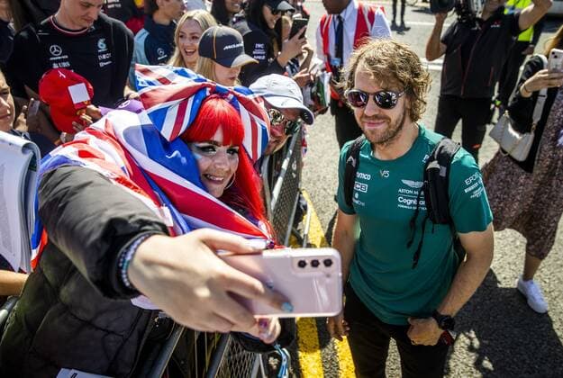 SILVERSTONE Sebastian Vettel Aston Martin ahead of the F1 Grand Prix of Great Britain at Silverstone on July 3, 2022 in Silverstone, England REMKO DE WAAL F1 Grand Prix of Great Britain 2022 xVIxANPxSportx xxANPxIVx 451270272 originalFilename: 451270272.jpg