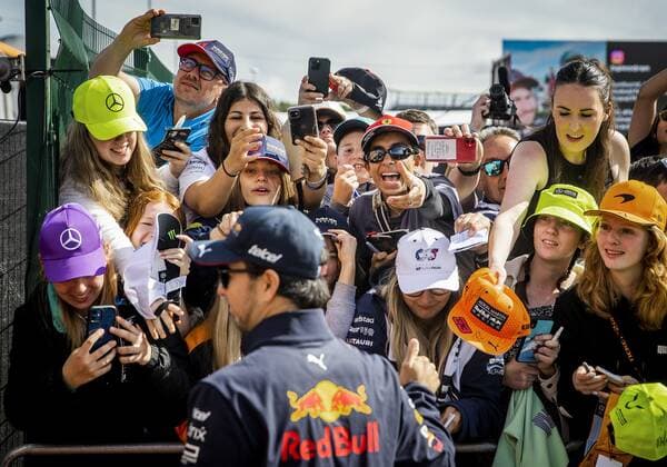 SILVERSTONE Sergio Perez Oracle Red Bull Racing ahead of the F1 Grand Prix of Great Britain at Silverstone on July 3, 2022 in Silverstone, England REMKO DE WAAL F1 Grand Prix of Great Britain 2022 xVIxANPxSportx xxANPxIVx 451270305 originalFilename: 451270305.jpg