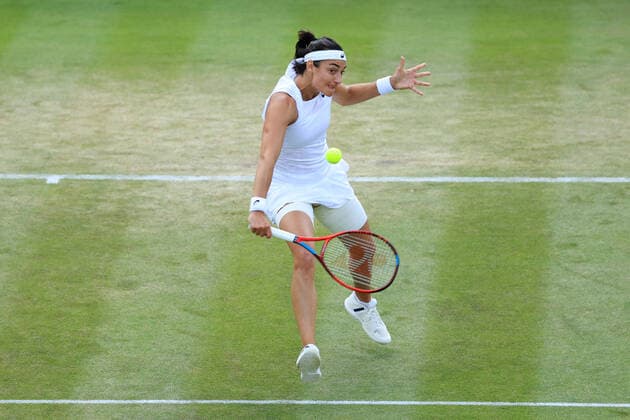 Tennis Wimbledon Tag 7 3. Juli 2022 Tennis Wimbledon Tag 7 Caroline Garcia FRA in Aktion gegen Marie Bouzkova CZE während ihres Achtelfinalspiels im Dameneinzel Foto Simon Stacpoole Offside London UK  Copyright: xSimonxStacpoolexOffside