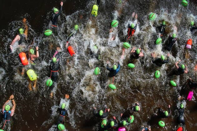 Bilder des Jahres 2022, Sport 07 Juli Sport Themen der Woche KW26 Sport Bilder des Tages IVANOVO REGION, RUSSIA - JULY 3, 2022: The Swimcup - Volga 2022 open-water swimming competition takes place in the town of Kineshma, 86km northeast of Ivanovo. Swimmers compete in three events at distances of 1,500 and 5,000m, with a flipper swim of 5,000m. Vladimir Smirnov TASS  TS138C43