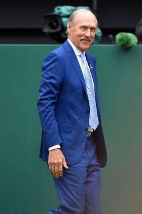 Tennis, Wimbledon, Feier zum 100-Jahr-Jubiläum des Centre Courts Mandatory Credit: Photo by James Veysey Shutterstock (13012856bi) John Newcombe Wimbledon Tennis Championships, Day 7, The All England Lawn Tennis and Croquet Club, London, UK - 03 Jul 2022 Wimbledon Tennis Championships, Day 7, The All England Lawn Tennis and Croquet Club, London, UK - 03 Jul 2022 Copyright: xJamesxVeysey Shutterstockx 13012856bi