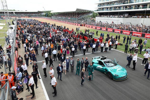 Grid ambiance during the Formula 1 Lenovo British Grand Prix 2022, 10th round of the 2022 FIA Formula One World Championship, WM, Weltmeisterschaft on the Silverstone Circuit, from July 1 to 3, 2022 in Silverstone, United Kingdom - F1 - BRITISH GRAND PRIX 2022 - RACE DPPI Panoramic  GOOD0413