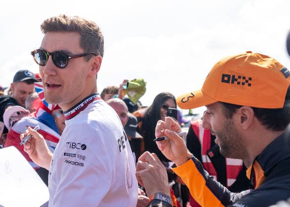 3rd July 2022, Silverstone Circuit, Silverstone, Northamptonshire, England: British F1 Grand Prix, Race day: Daniel Ricciardo autographs George Russell& x2019;s shirt on his arrival at the Paddock  ActionPlus12404469 SimonxWest