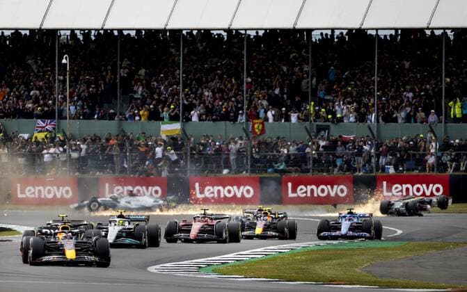 NORTHAMPTON Max Verstappen 1 with the Oracle Red Bull Racing RB18 Honda in the lead while Guanyu Zhou 24 crashes with the Alfa Romeo C40 in the background during the start of the F1 Grand Prix of Great Britain at Silverstone on July 3, 2022 in Northampton, England REMKO DE WAAL F1 Grand Prix of Great Britain 2022 xVIxANPxSportx xxANPxIVx 451278670 originalFilename: 451278670.jpg