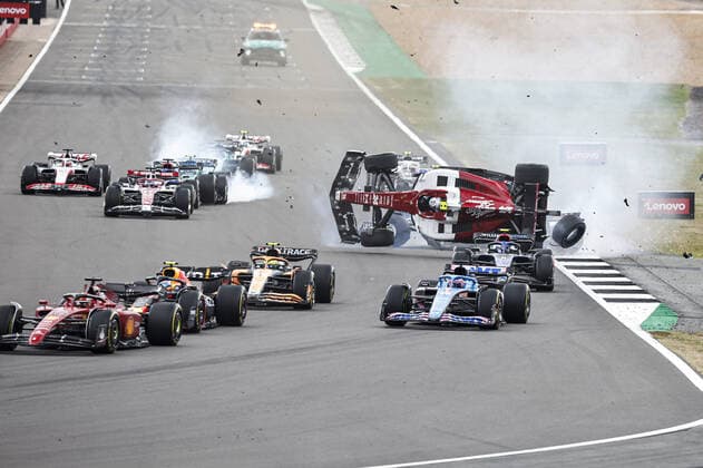 ZHOU Guanyu (chi), Alfa Romeo F1 Team ORLEN C42, action crash, accident, during the Formula 1 Lenovo British Grand Prix 2022, 10th round of the 2022 FIA Formula One World Championship, WM, Weltmeisterschaft on the Silverstone Circuit, from July 1 to 3, 2022 in Silverstone, United Kingdom - F1 - BRITISH GRAND PRIX 2022 - RACE DPPI Panoramic _R5_7390