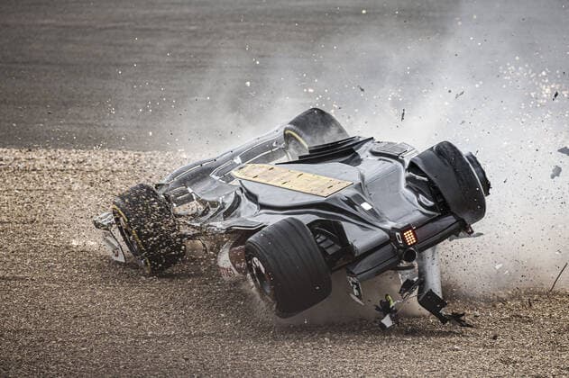 Sport Bilder des Tages ZHOU Guanyu (chi), Alfa Romeo F1 Team ORLEN C42, action crash, accident, during the Formula 1 Lenovo British Grand Prix 2022, 10th round of the 2022 FIA Formula One World Championship, WM, Weltmeisterschaft on the Silverstone Circuit, from July 1 to 3, 2022 in Silverstone, United Kingdom - F1 - BRITISH GRAND PRIX 2022 - RACE DPPI Panoramic _R5_7469