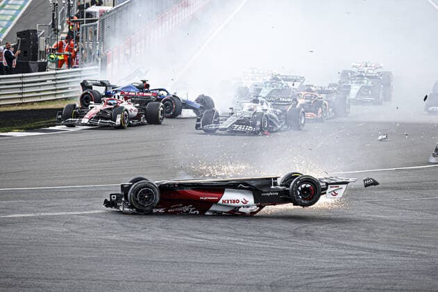 ZHOU Guanyu (chi), Alfa Romeo F1 Team ORLEN C42, action crash, accident, during the Formula 1 Lenovo British Grand Prix 2022, 10th round of the 2022 FIA Formula One World Championship, WM, Weltmeisterschaft on the Silverstone Circuit, from July 1 to 3, 2022 in Silverstone, United Kingdom - F1 - BRITISH GRAND PRIX 2022 - RACE DPPI Panoramic _R5_7436
